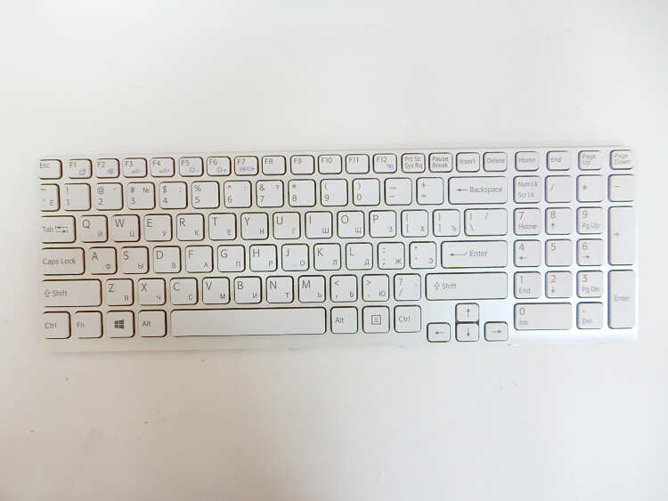 Заказать онлайн Клавиатура для ноутбука SONY SVE15 русс белая в интернет-магазине компьютерной техники com-dv.ru с доставкой по Хабаровску недорого.